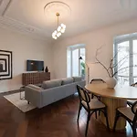 Clérigos Modern Flat w/ AC&Patio by LovelyStay