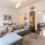 Clérigos Modern Flat w/ AC&Patio by LovelyStay