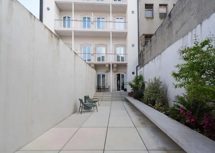 Clérigos Modern Flat w/ AC&Patio by LovelyStay